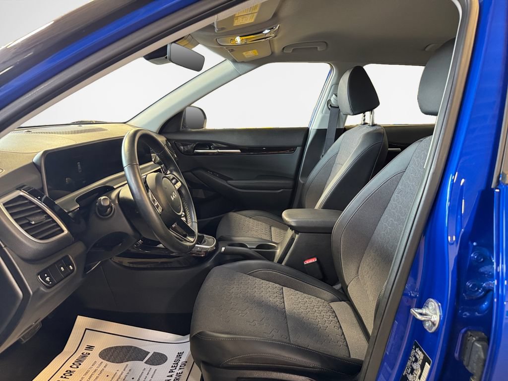 Certified 2025 Kia Seltos S AWD/4WD image 12