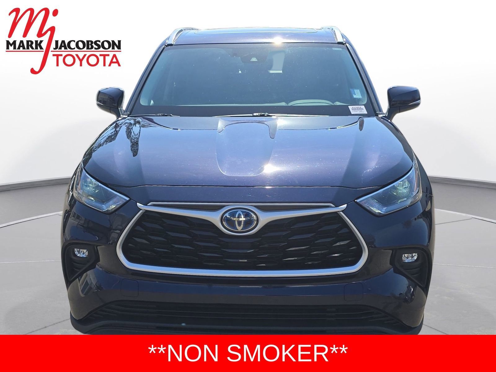 Used 2021 Toyota Highlander XLE image 2