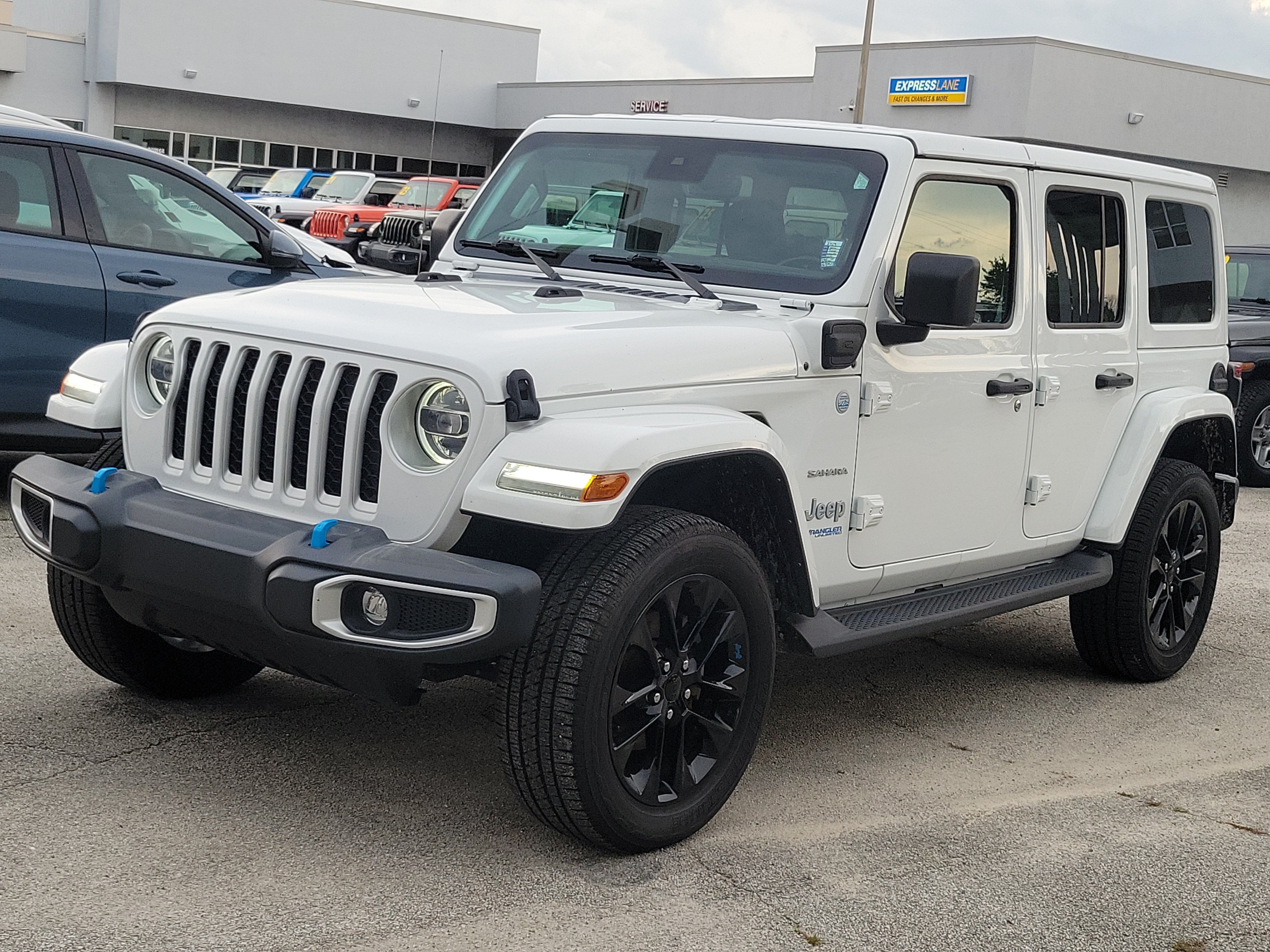 Used 2022 Jeep Wrangler Unlimited Sahara w/ Safety Group AWD/4WD image 2