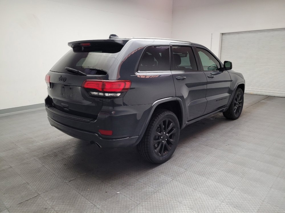 Used 2018 Jeep Grand Cherokee Altitude AWD/4WD image 9