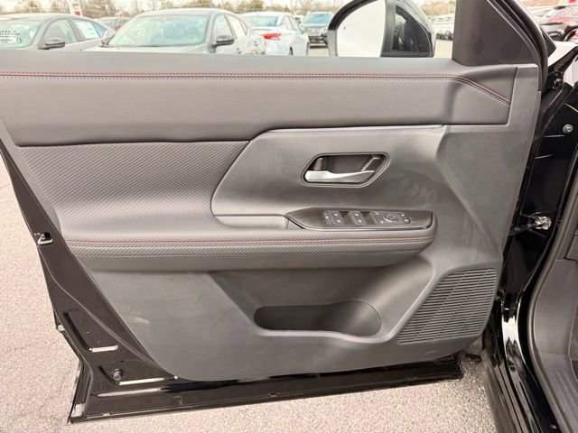 New 2026 Nissan Kicks SR w/ Cold Weather Package image 9