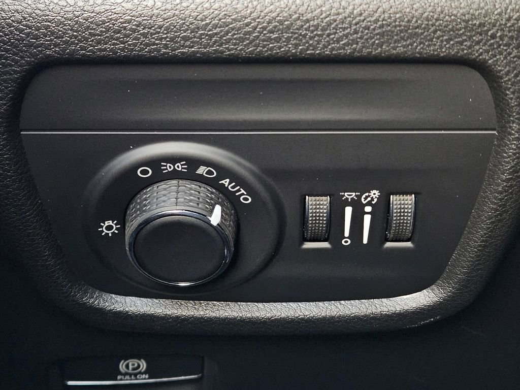 New 2025 Jeep Grand Cherokee Altitude image 22