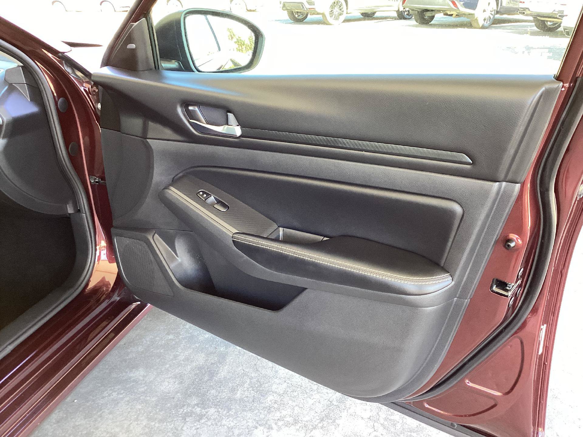 Used 2024 Nissan Altima 2.5 SV FWD image 13