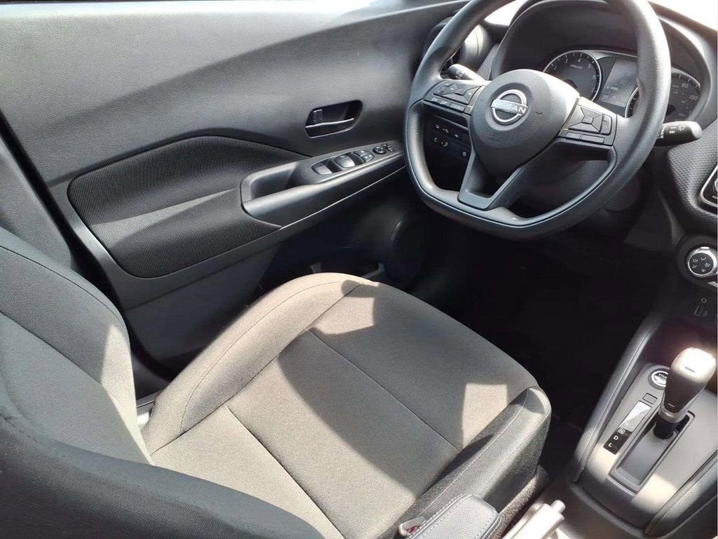 Used 2025 Nissan Kicks Play S image 9