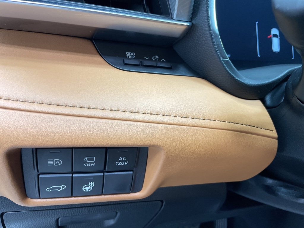 Used 2024 Toyota Highlander Platinum image 32