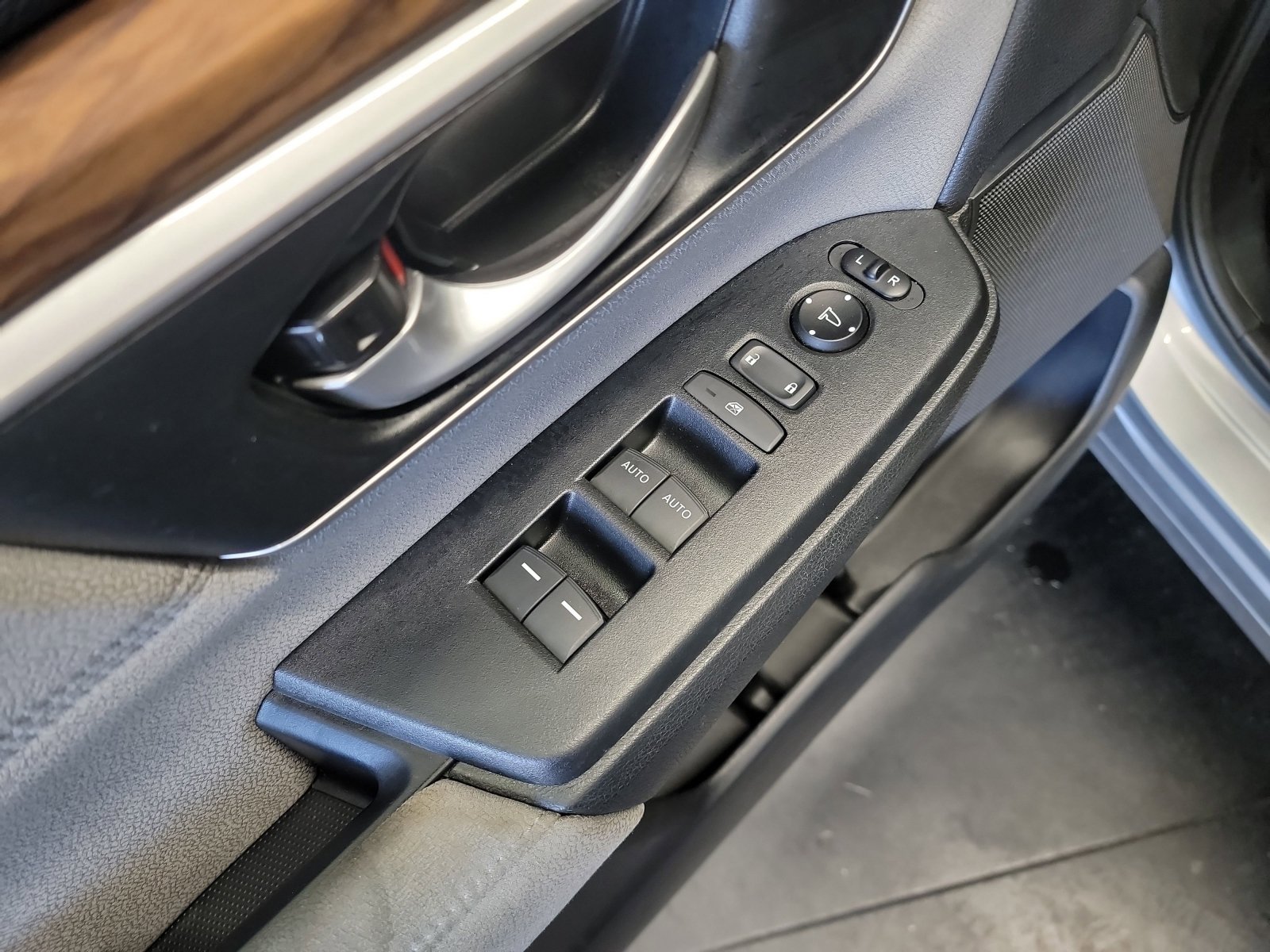 Used 2020 Honda CR-V EX image 14