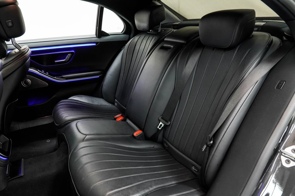 Used 2022 Mercedes-Benz S 500 4MATIC w/ AMG Line Package image 16