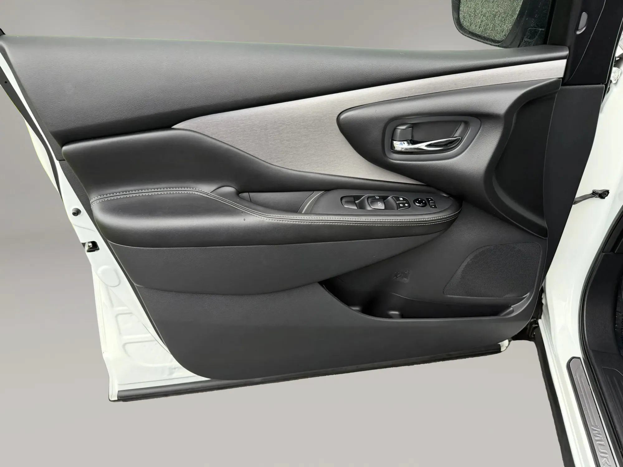 Used 2024 Nissan Murano SV AWD/4WD image 11