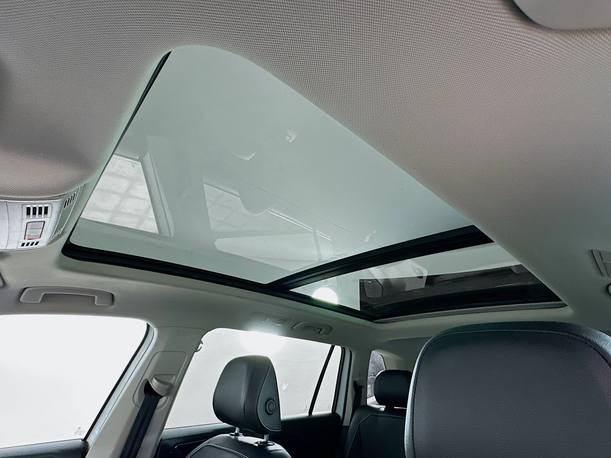 Used 2022 Volkswagen Tiguan SE image 25