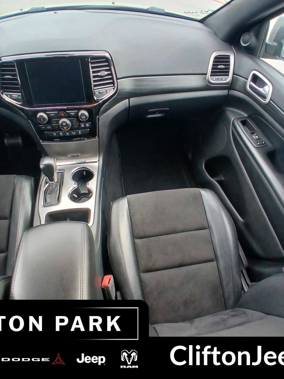 Used 2020 Jeep Grand Cherokee Altitude AWD/4WD image 24