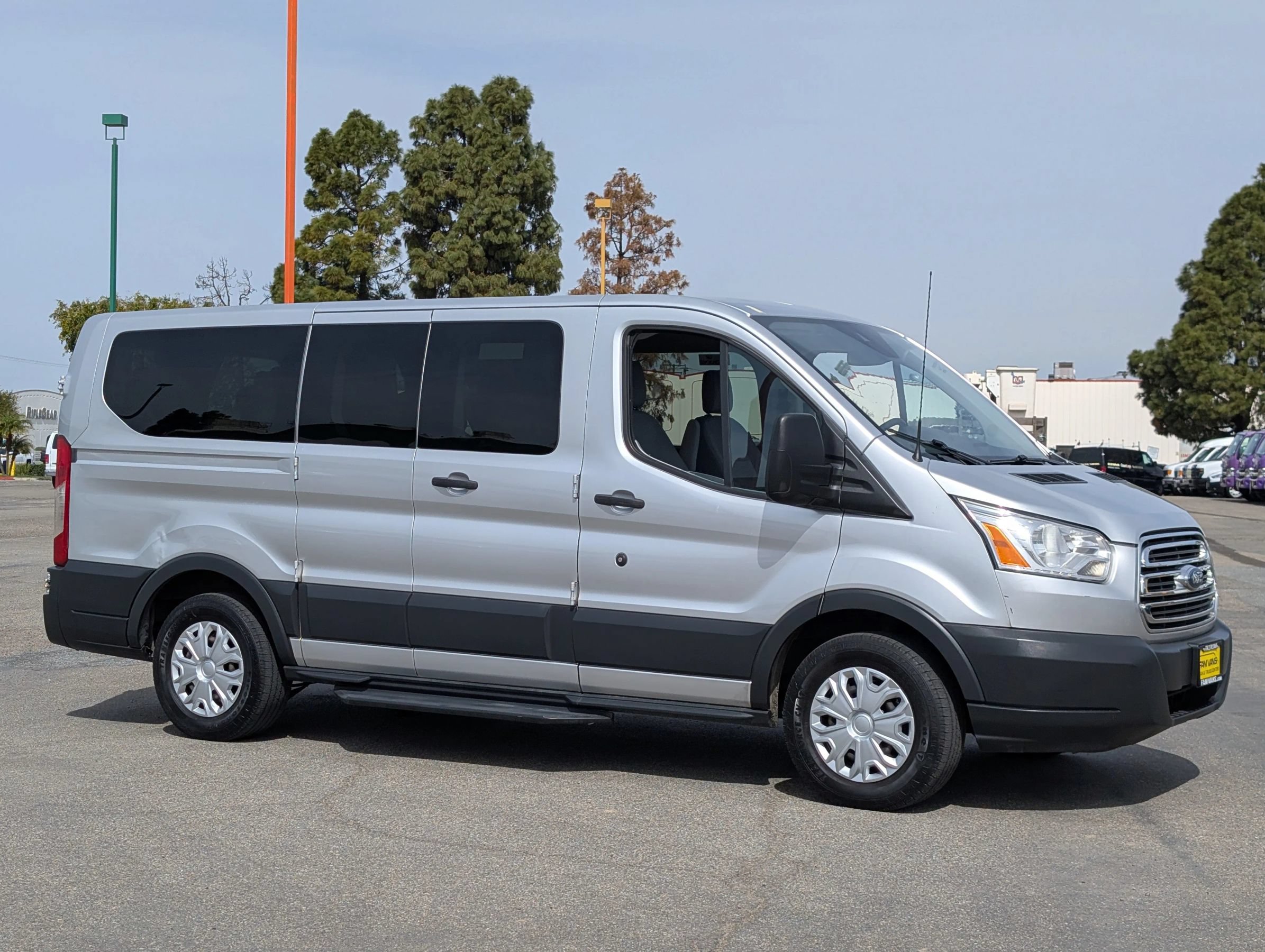 Used 2017 Ford Transit 150 XLT RWD image 1