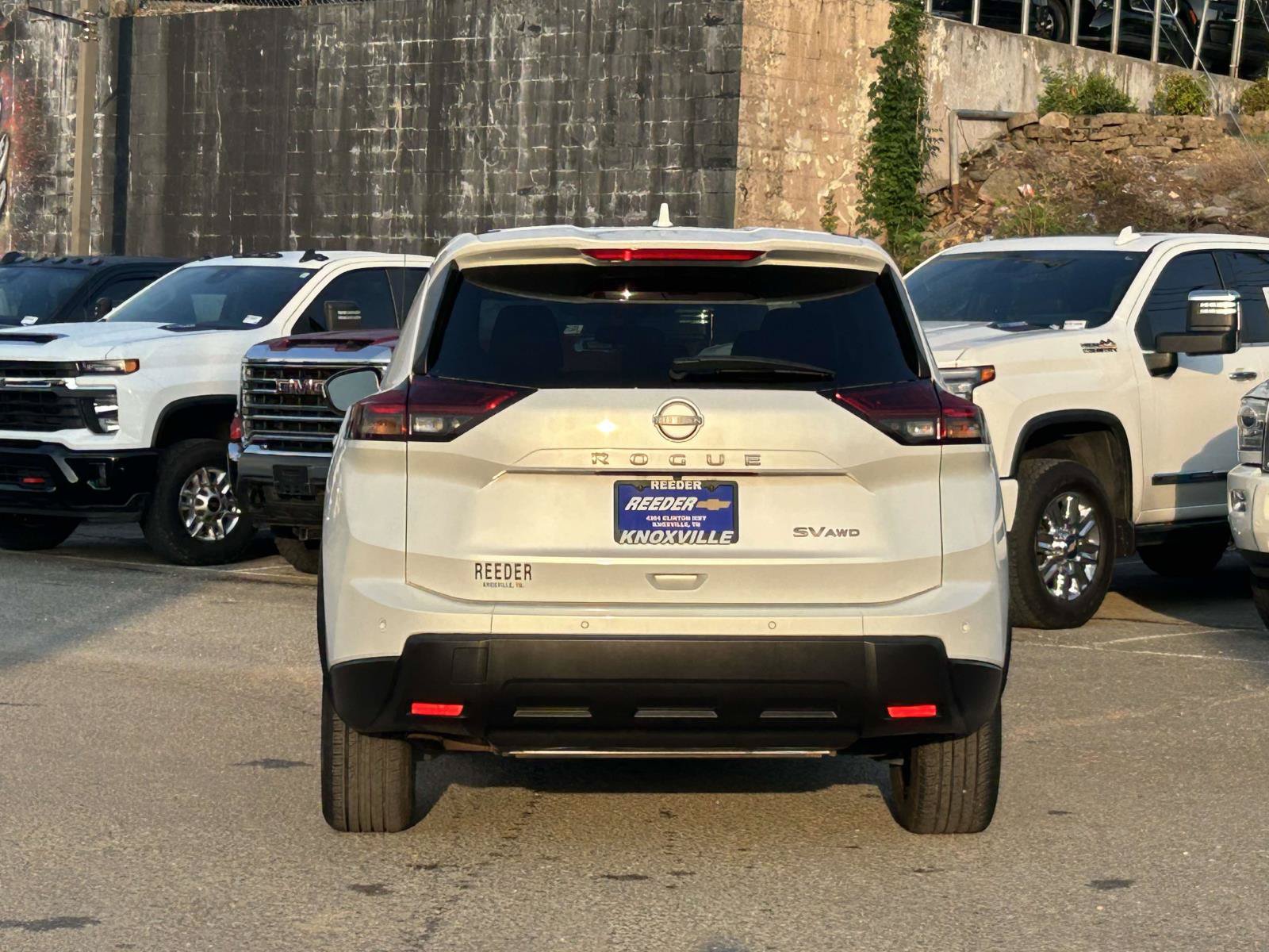 Used 2024 Nissan Rogue SV AWD/4WD image 6