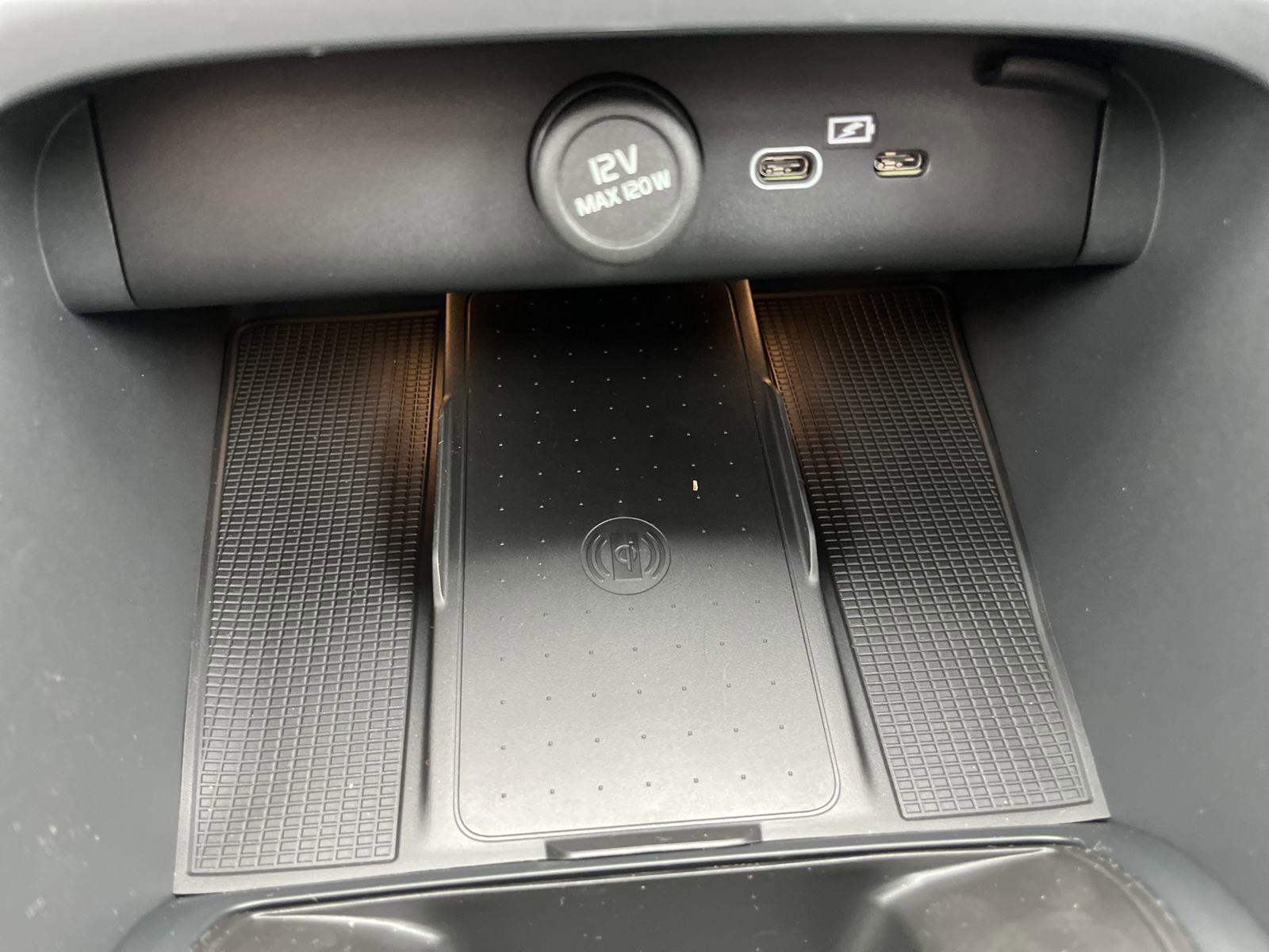 New 2025 Volvo XC40 B5 Core w/ Protection Package Premier image 19