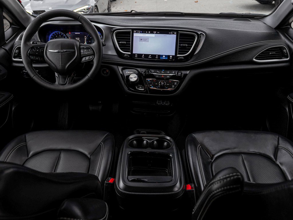 Used 2023 Chrysler Pacifica Touring-L w/ S Appearance Package image 31