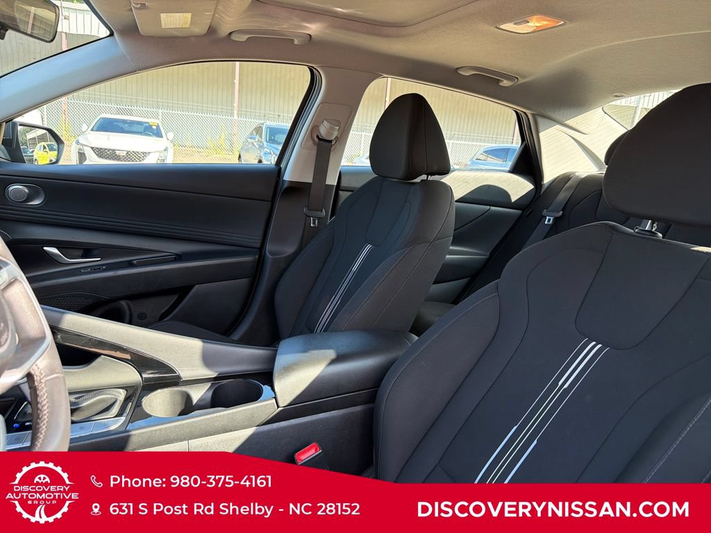 Used 2025 Hyundai Elantra SEL FWD image 14