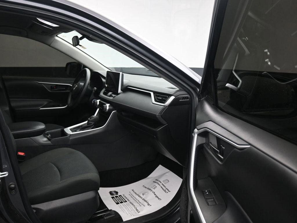 Used 2023 Toyota RAV4 LE image 13