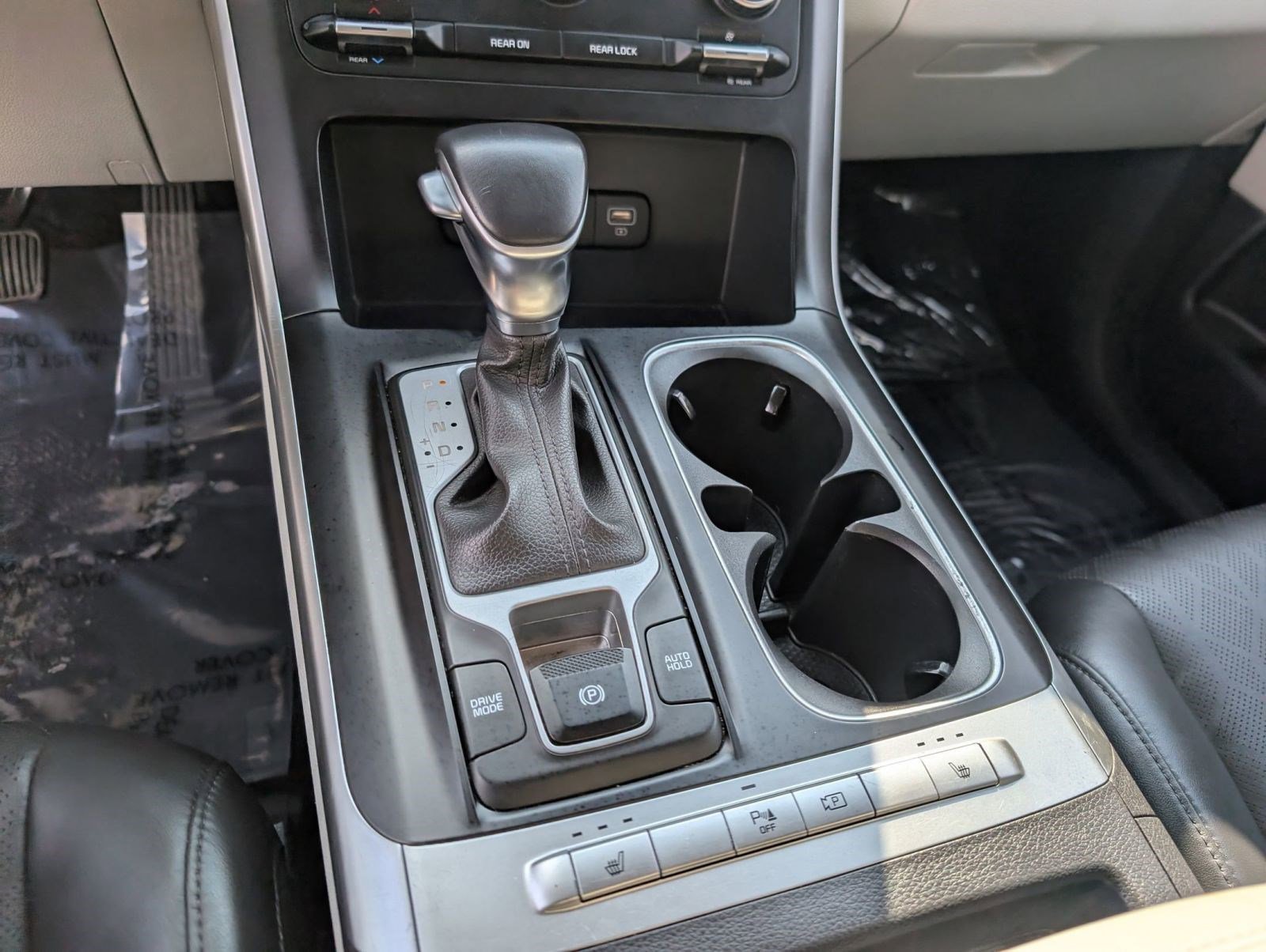 Used 2024 Kia Carnival LX image 19