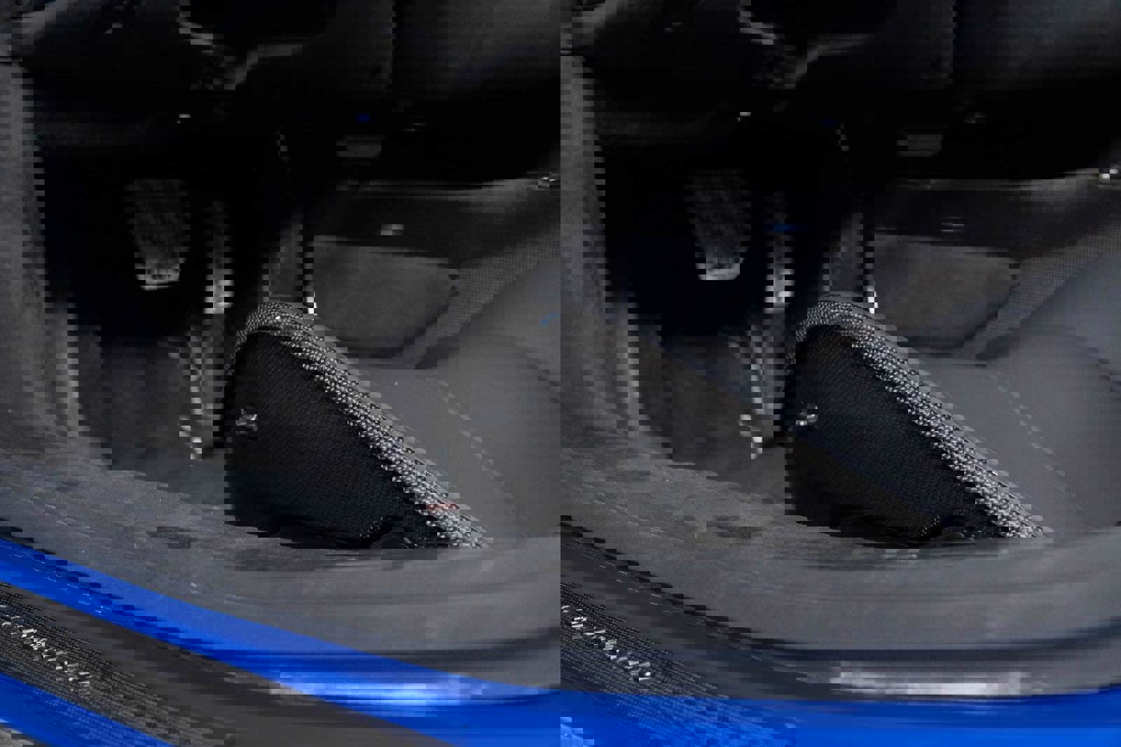 Used 2022 Ferrari SF90 Spider image 18