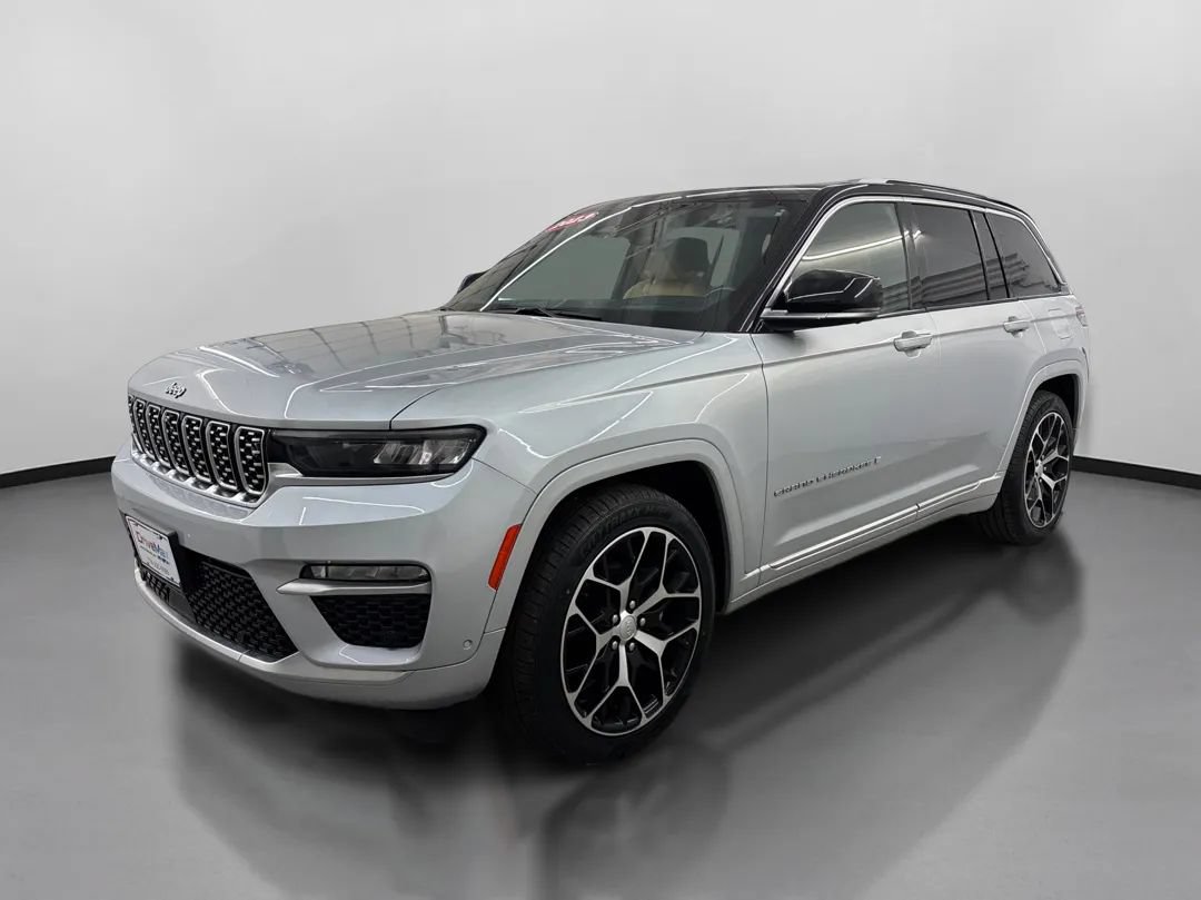 Used 2023 Jeep Grand Cherokee Summit AWD/4WD image 4