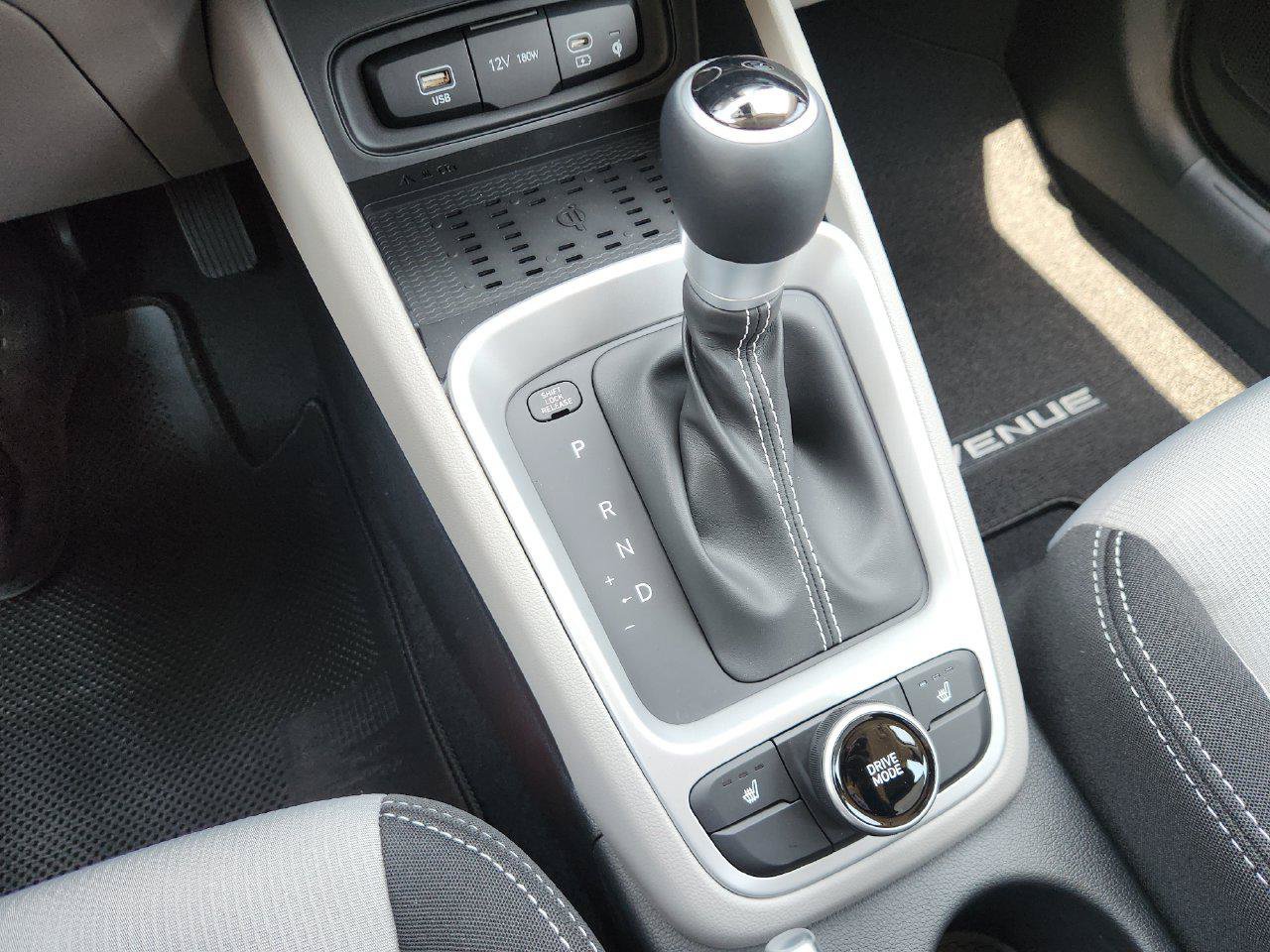 New 2026 Hyundai Venue SEL FWD image 18