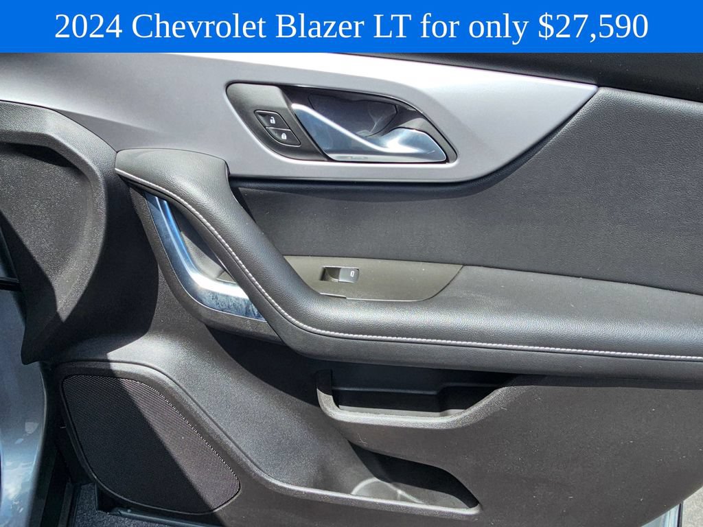 Used 2024 Chevrolet Blazer LT FWD image 9