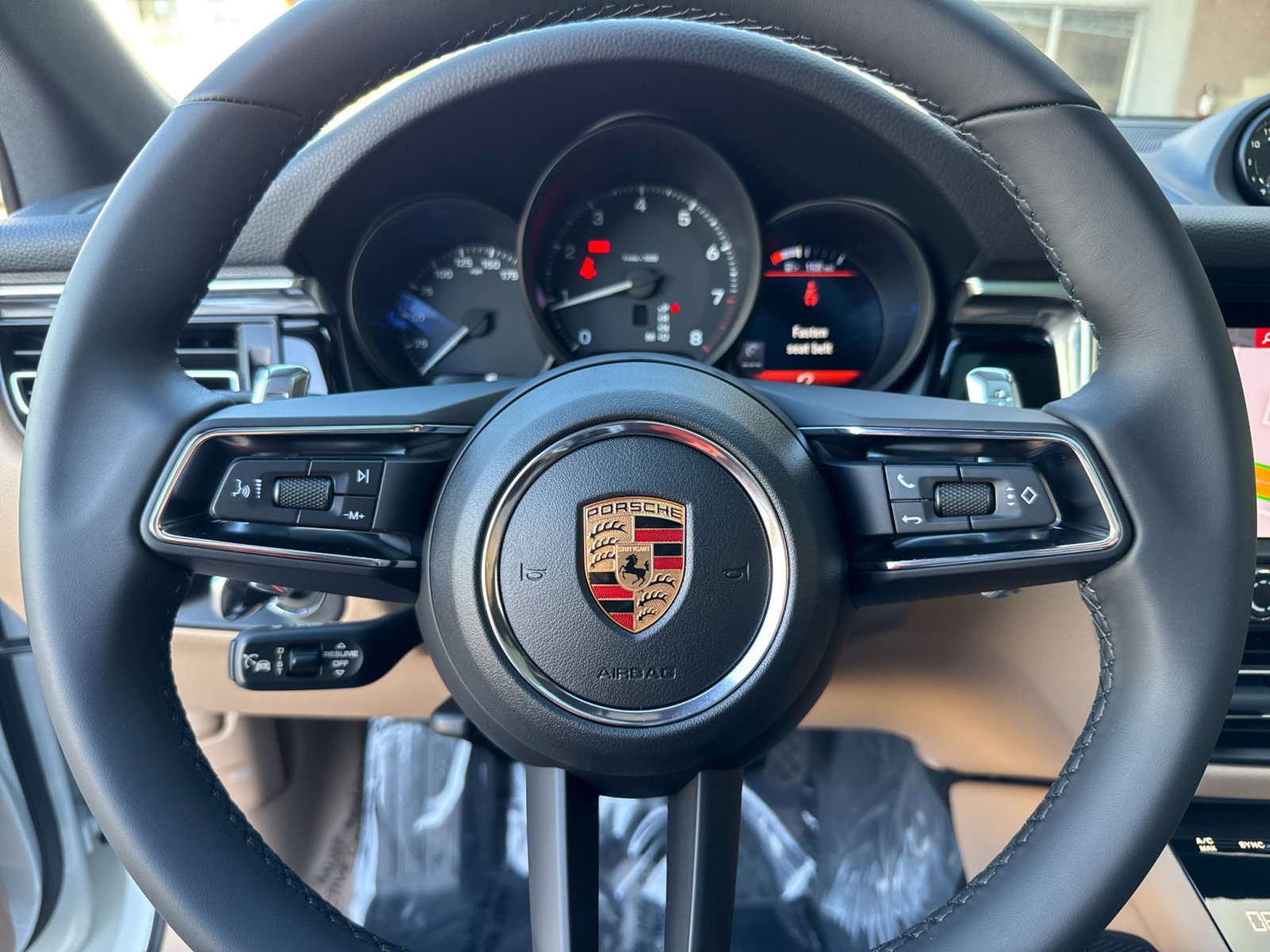 Certified 2026 Porsche Macan AWD/4WD image 27