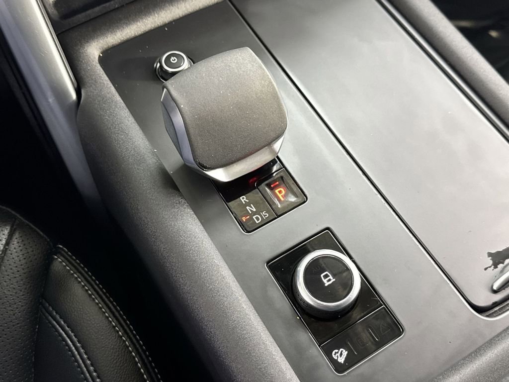 Used 2024 Land Rover Discovery S image 26