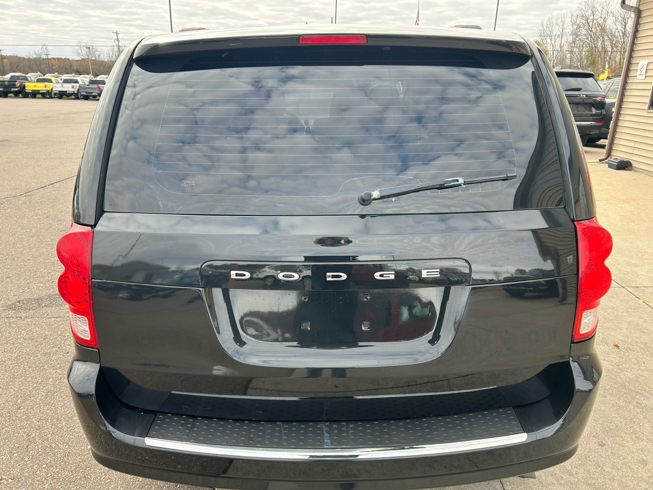 Used 2016 Dodge Grand Caravan SE image 6