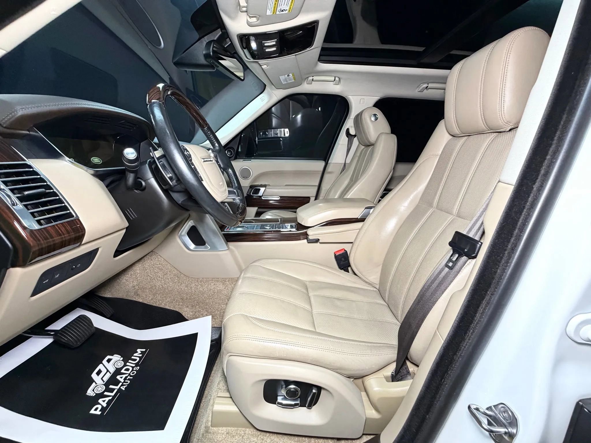 Used 2016 Land Rover Range Rover HSE image 54