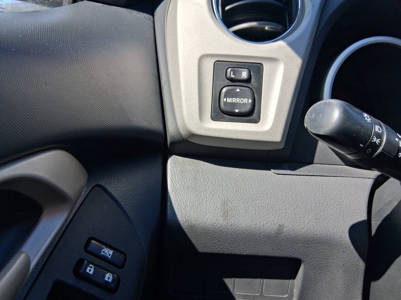 Used 2009 Toyota Matrix S FWD image 29