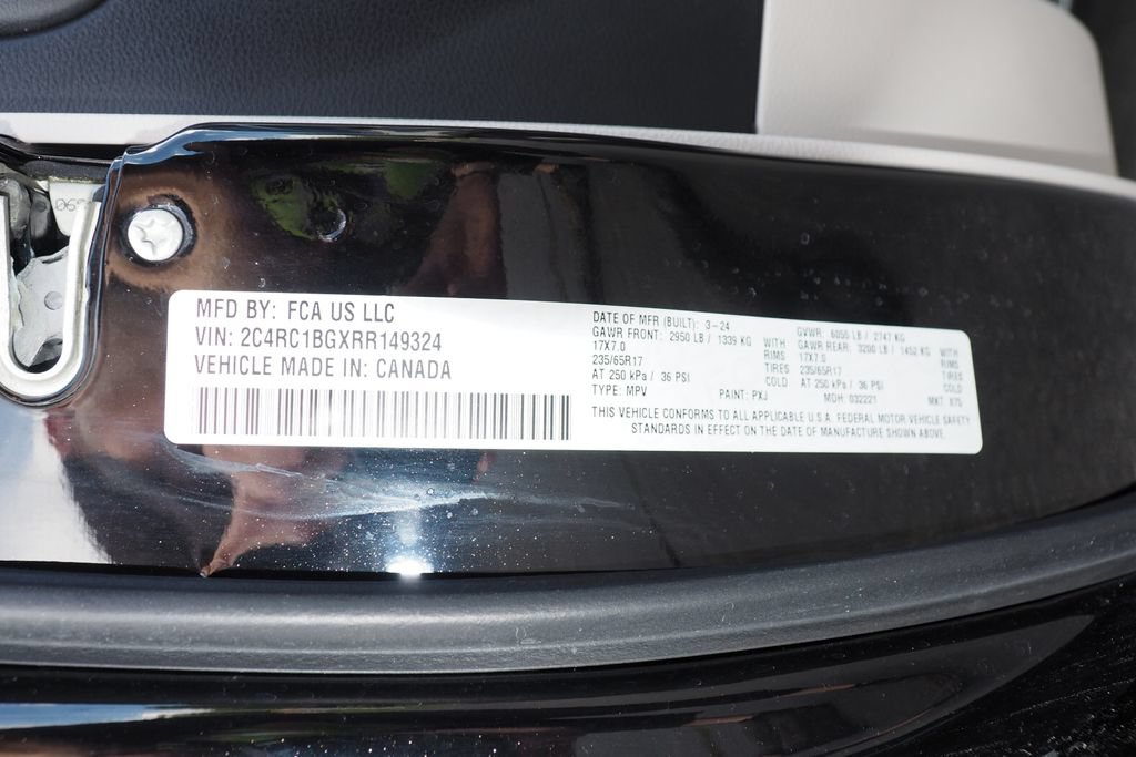 Used 2024 Chrysler Pacifica Touring-L FWD image 30