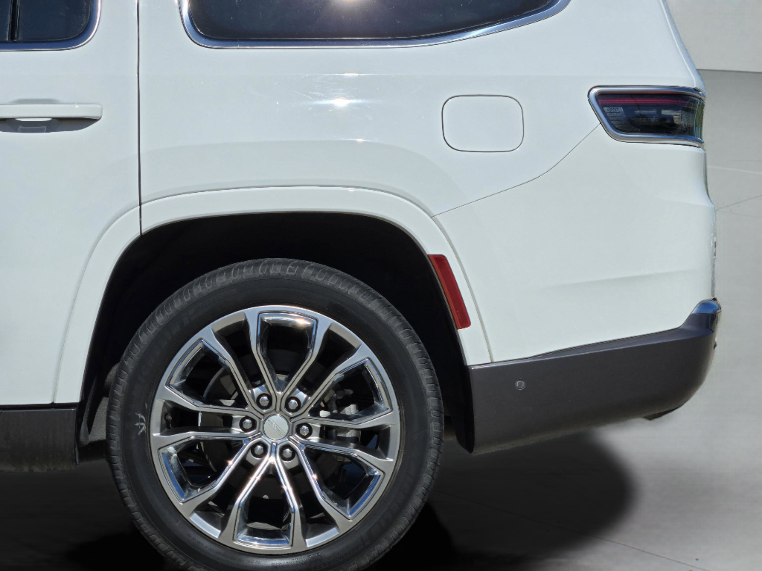 Used 2022 Jeep Grand Wagoneer Series II w/ Premium Group II AWD/4WD image 38