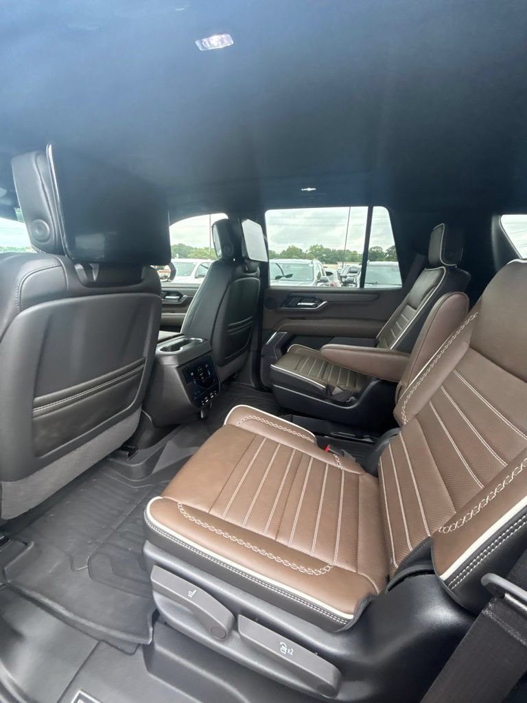 Used 2026 GMC Yukon Denali Ultimate w/ LPO, Illumination Package AWD/4WD image 17