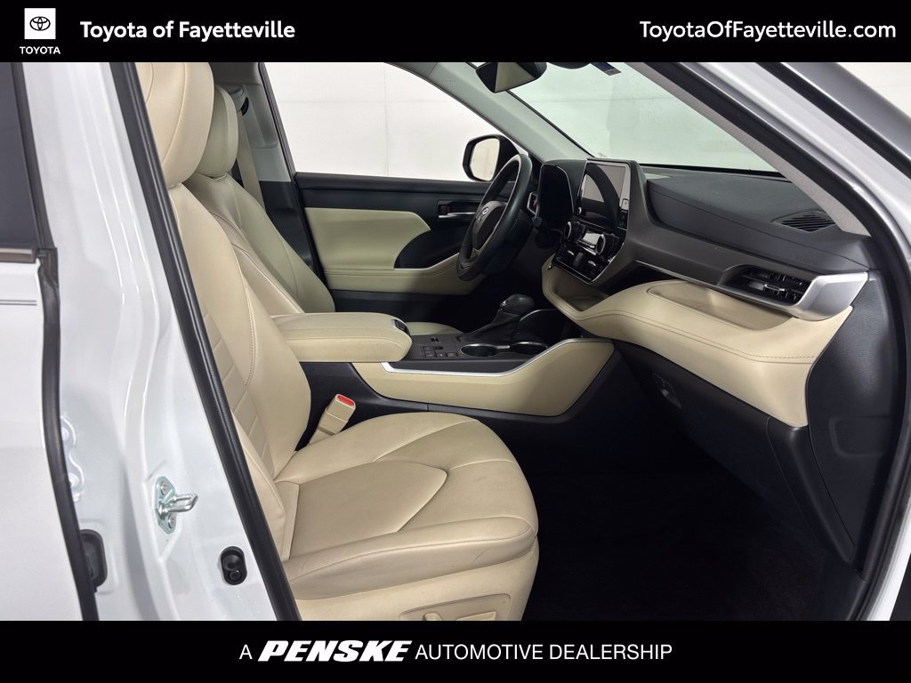 Used 2023 Toyota Highlander XLE FWD image 8