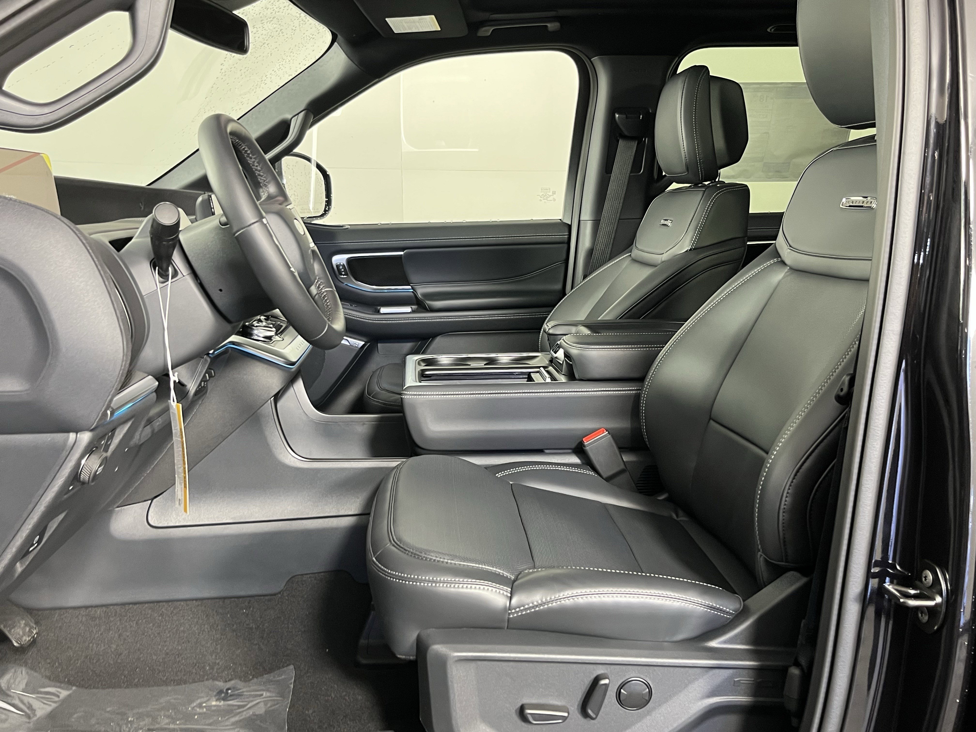 New 2026 Ford Expedition Platinum w/ Stealth Performance Package AWD/4WD image 9
