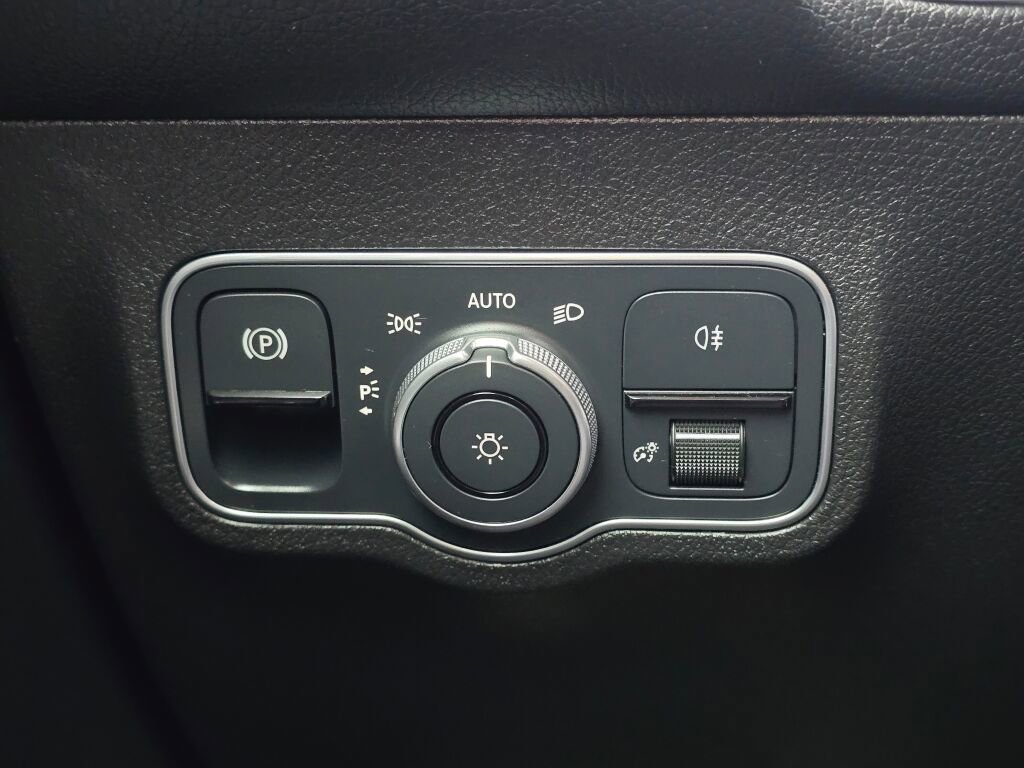 Used 2022 Mercedes-Benz GLB 35 AMG 4MATIC image 41