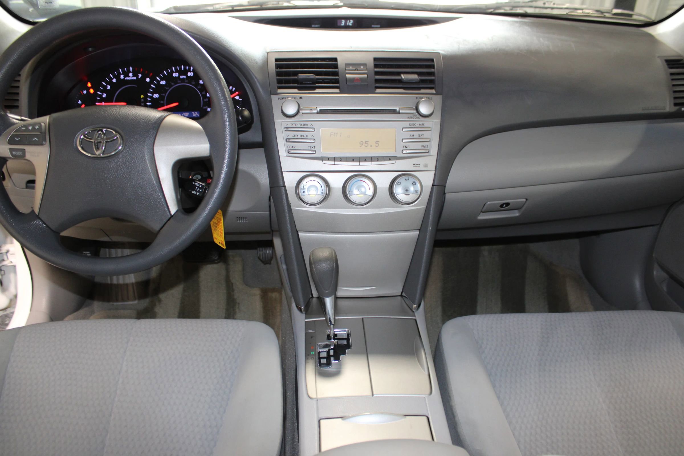 Used 2010 Toyota Camry LE image 12