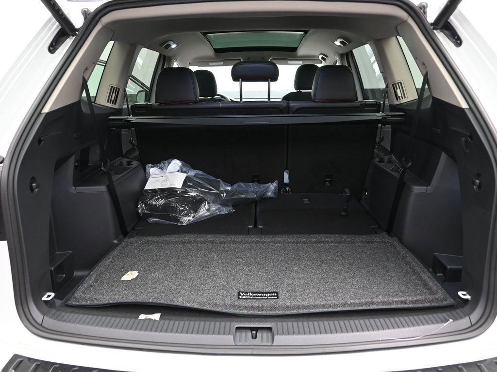 New 2025 Volkswagen Atlas Peak Edition SE image 13
