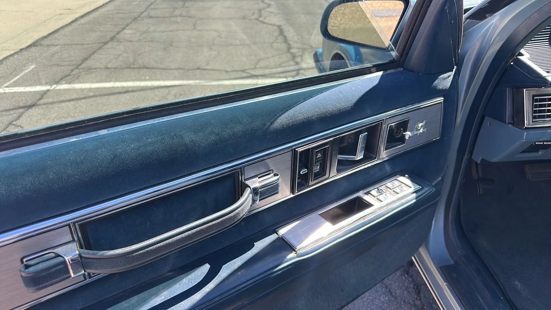 Used 1990 Oldsmobile 88 Royale Brougham FWD image 36