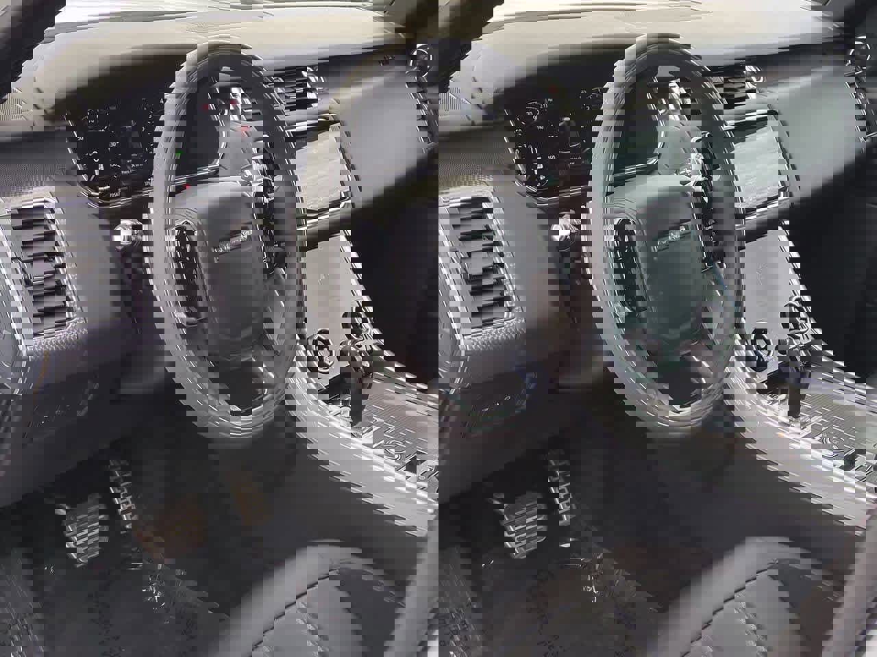 Used 2021 Land Rover Range Rover Sport HST image 2