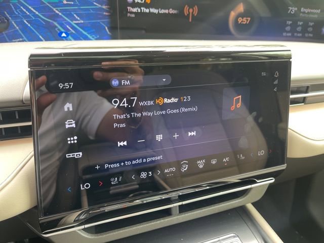 Used 2025 Lincoln Nautilus Reserve w/ Jet Appearance Package image 19