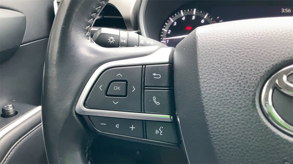 Used 2020 Toyota Highlander XLE image 26