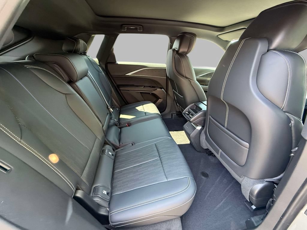 Used 2024 Cadillac Lyriq Luxury AWD/4WD image 16