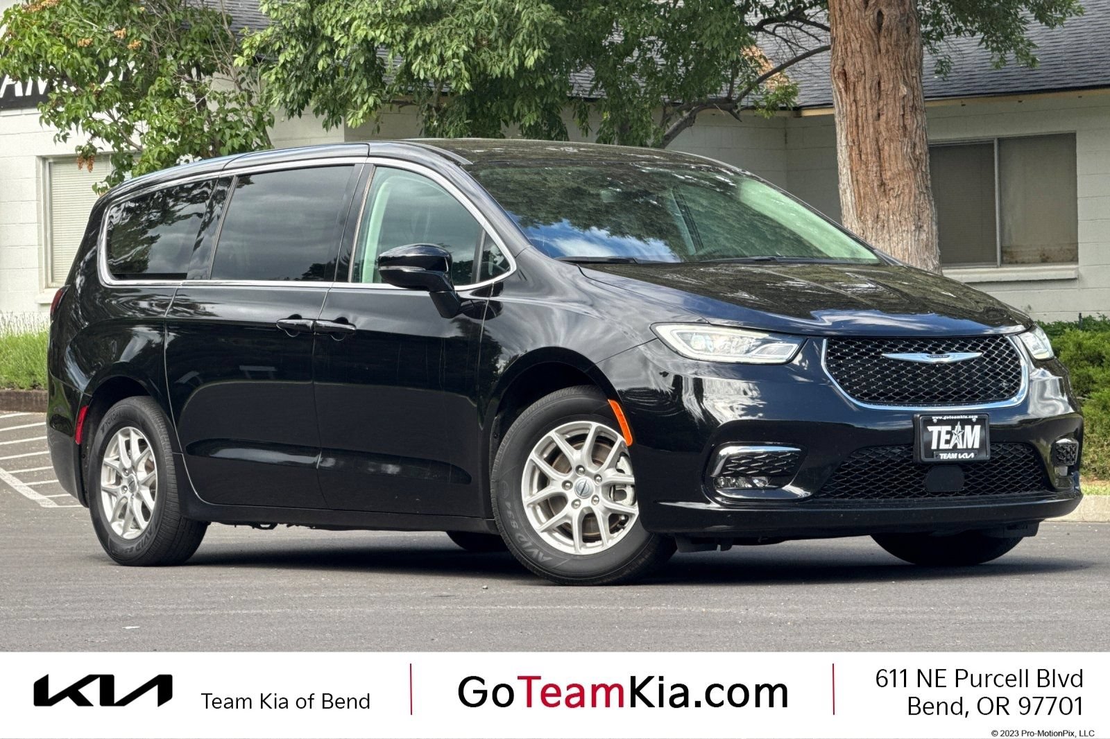 Used 2024 Chrysler Pacifica Touring-L