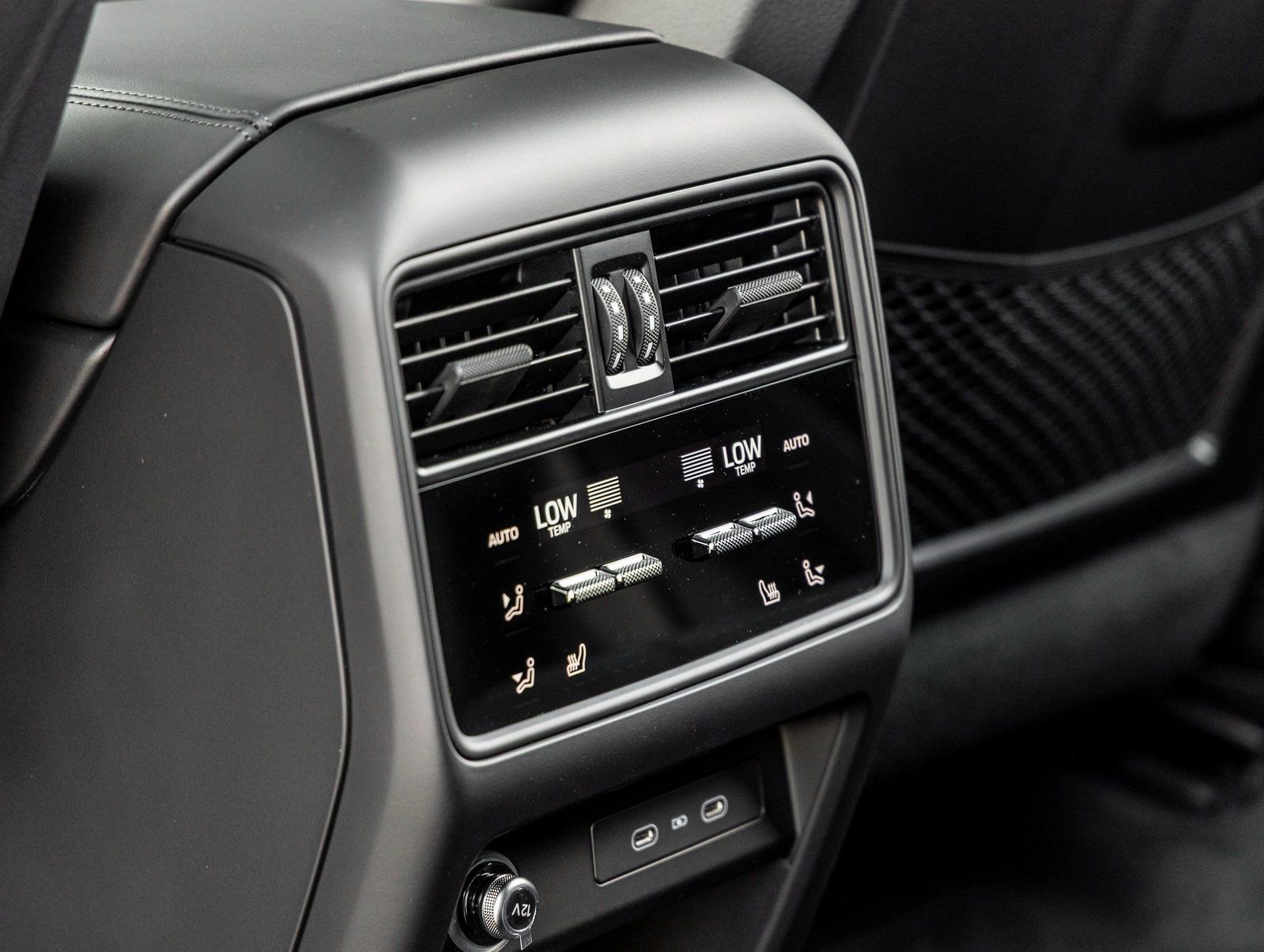 Used 2026 Porsche Cayenne Coupe image 34