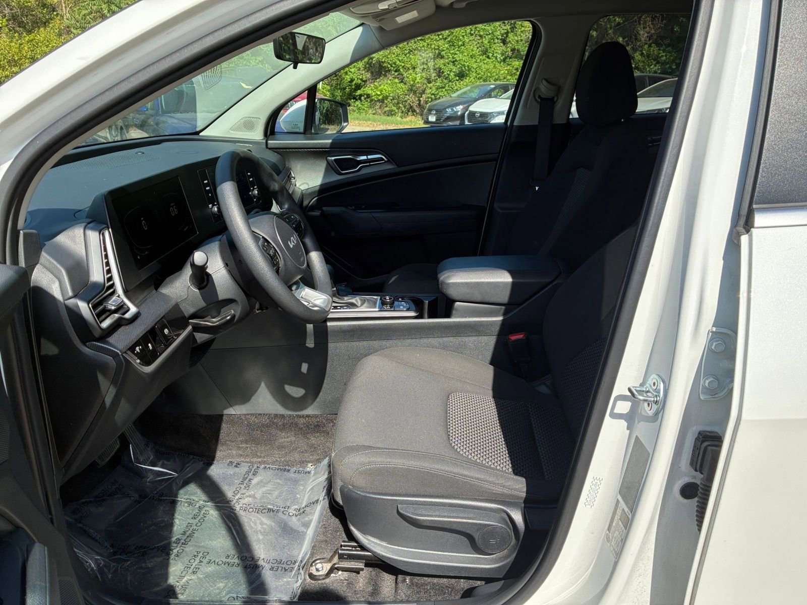 Used 2025 Kia Sportage LX FWD image 24
