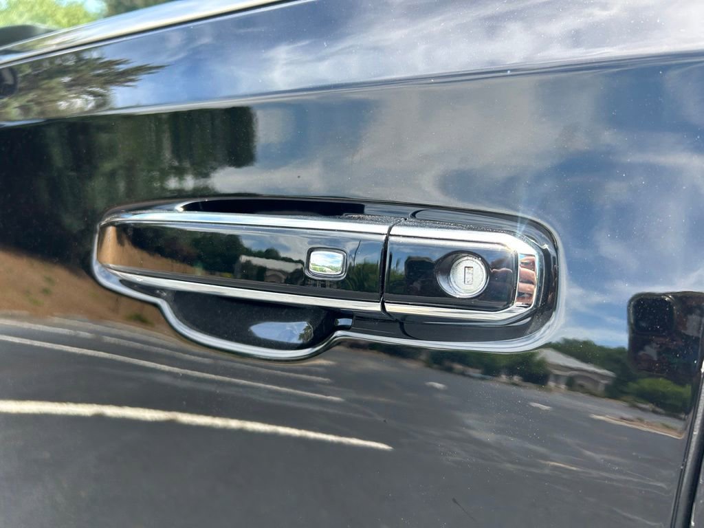 Used 2025 GMC Yukon XL Elevation w/ Elevation Premium Package RWD image 26