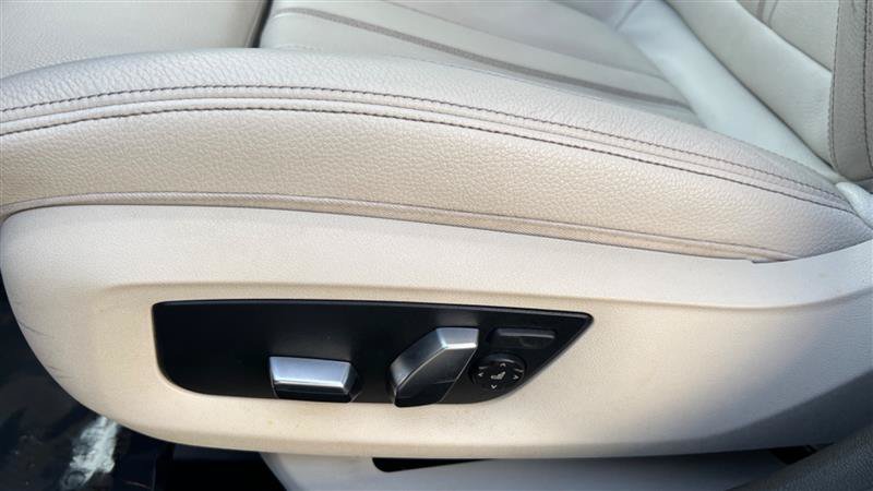 Used 2018 BMW 530e RWD image 39