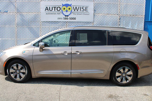 Used 2017 Chrysler Pacifica Platinum FWD image 5