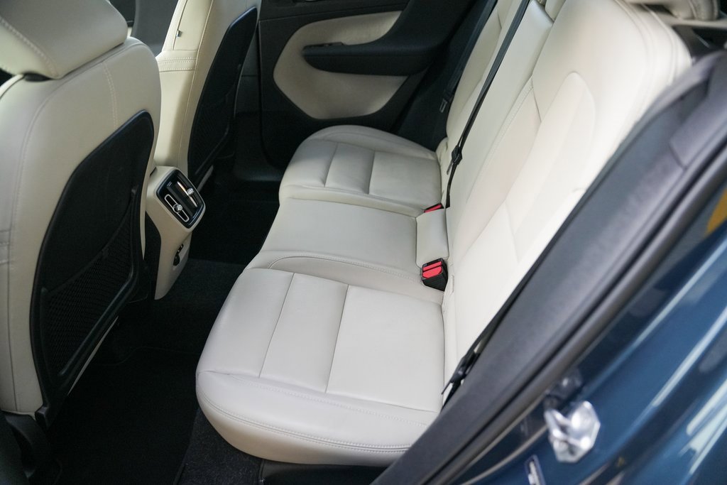 Used 2021 Volvo XC40 T5 Momentum w/ Premium Package image 41